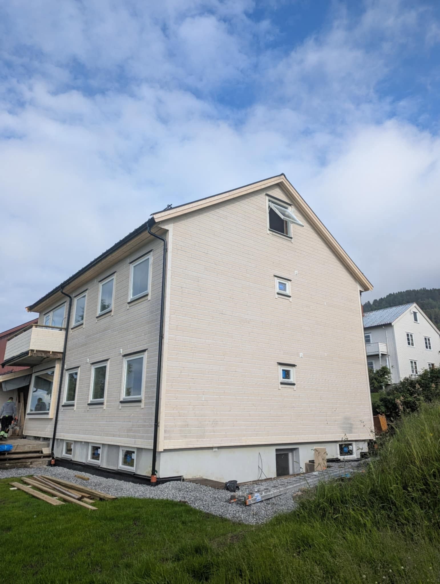 Bolig med nymalt kledning
