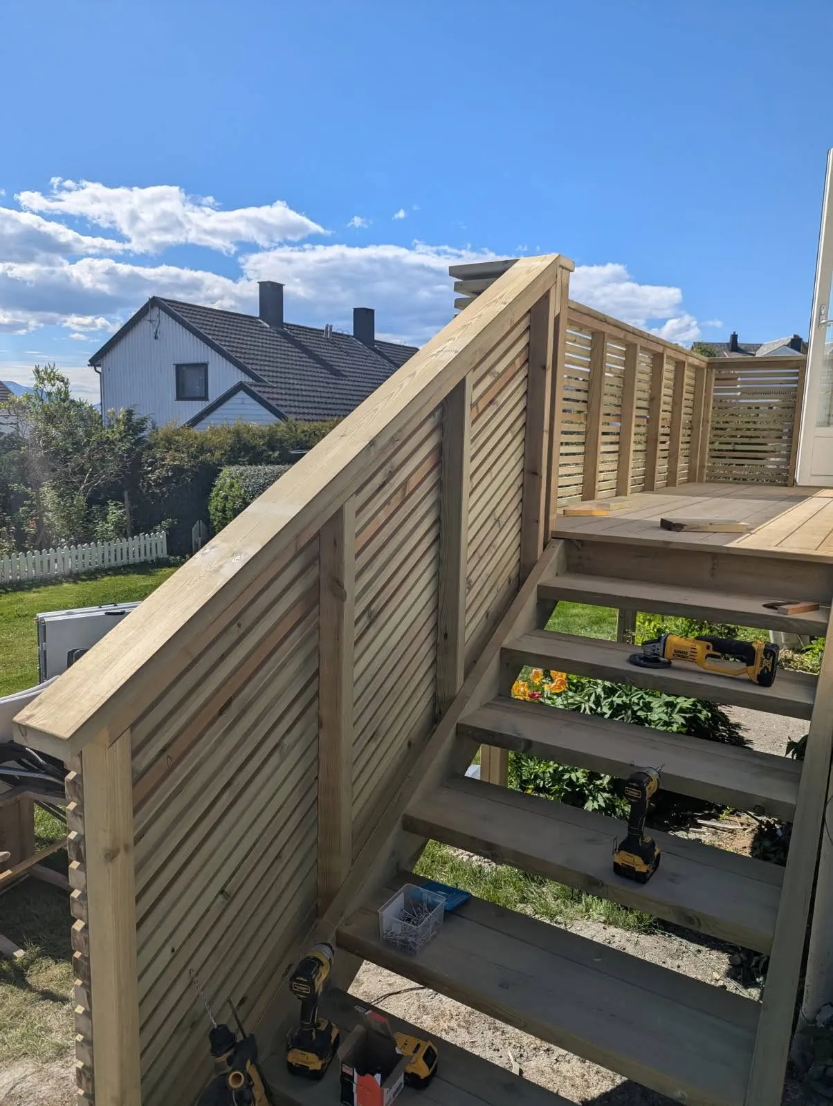 Terrasse med spilerekkverk